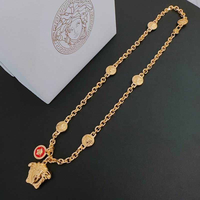 Versace necklace lyx235